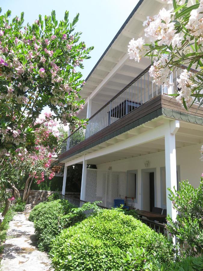 Arriba Pension & Restaurant Gümüşlük Kültér fotó